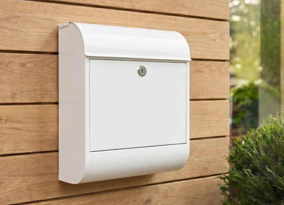 Buzón de correo en blanco