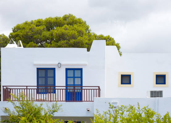 Ventanas en tonos azul de aluminio