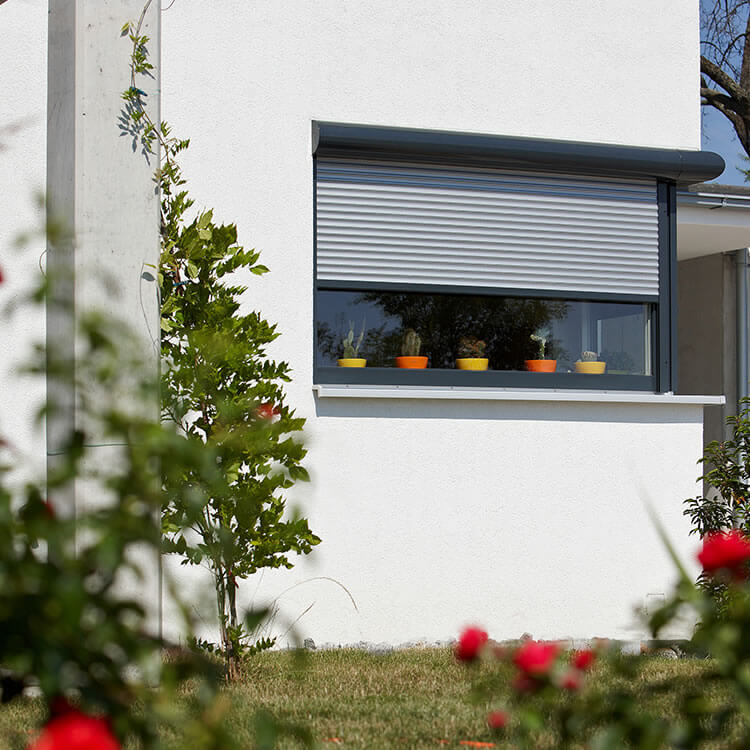 persiana enrollable en ventana esquinera