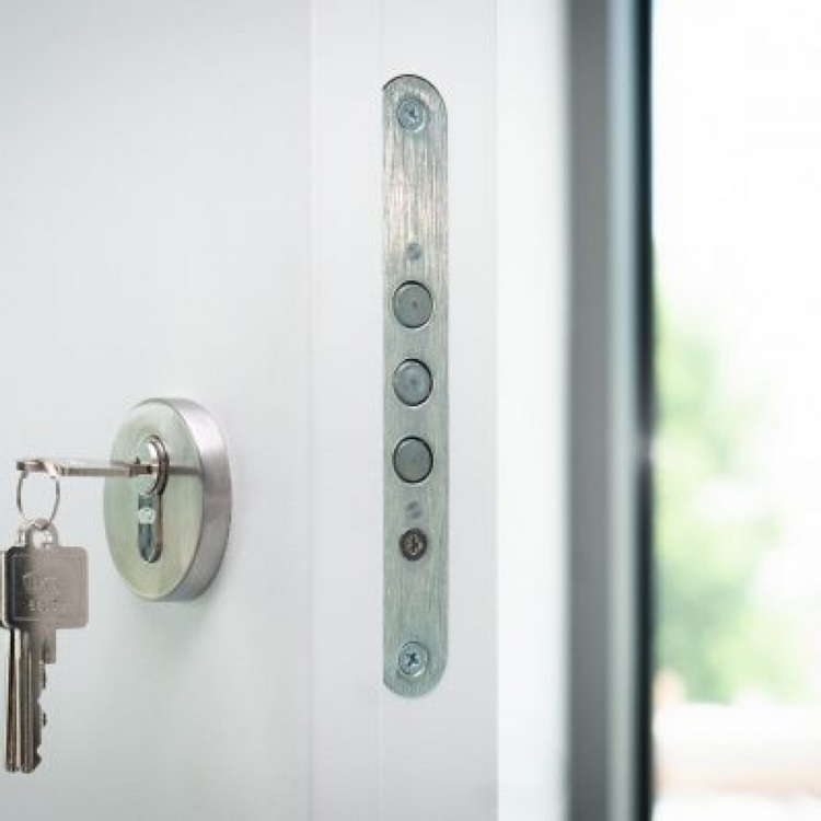 Cerradura segura de tres pernos para puerta trasera