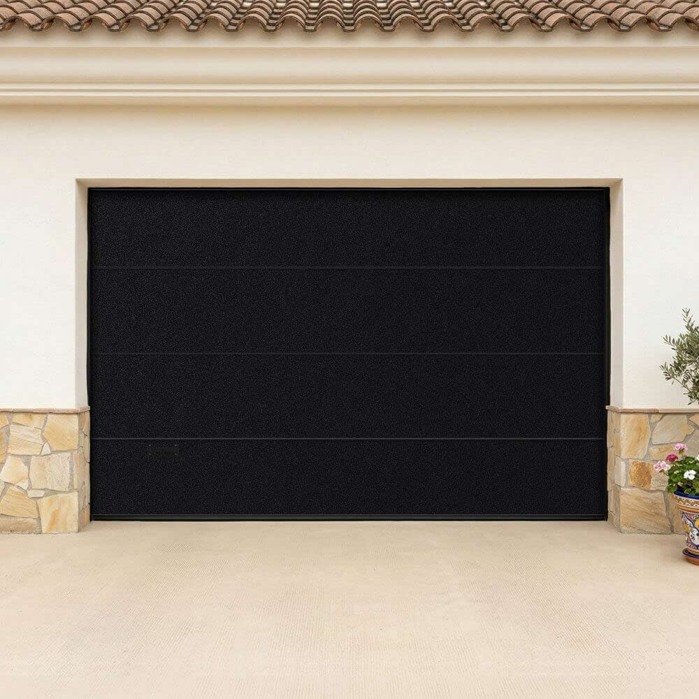 Puerta de garaje cerrada negro RAL 9005