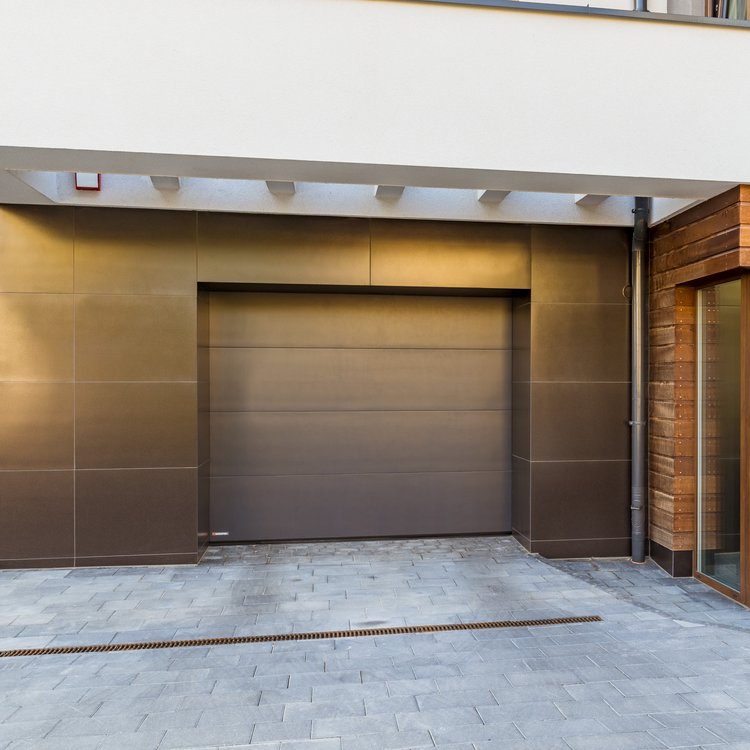 Puerta de garaje seccional gris antracita