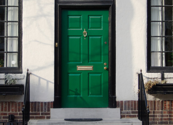 Puerta de entrada verde