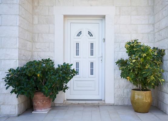 Puerta de PVC con cristal para exterior