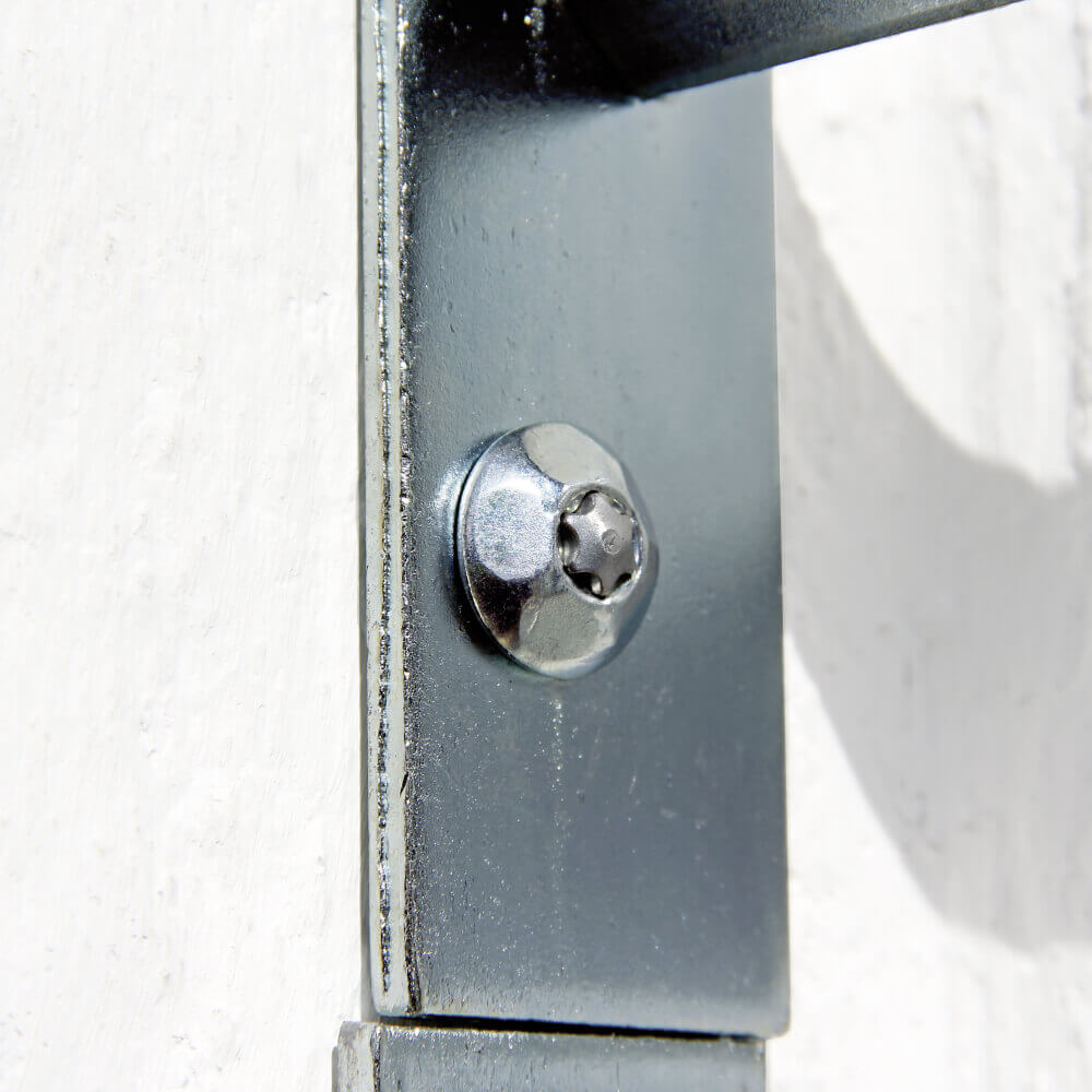 Reja para ventana Barcelona con escuadra para marco con sistema de seguridad