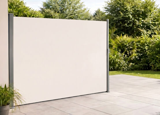 Toldo lateral beige jardín