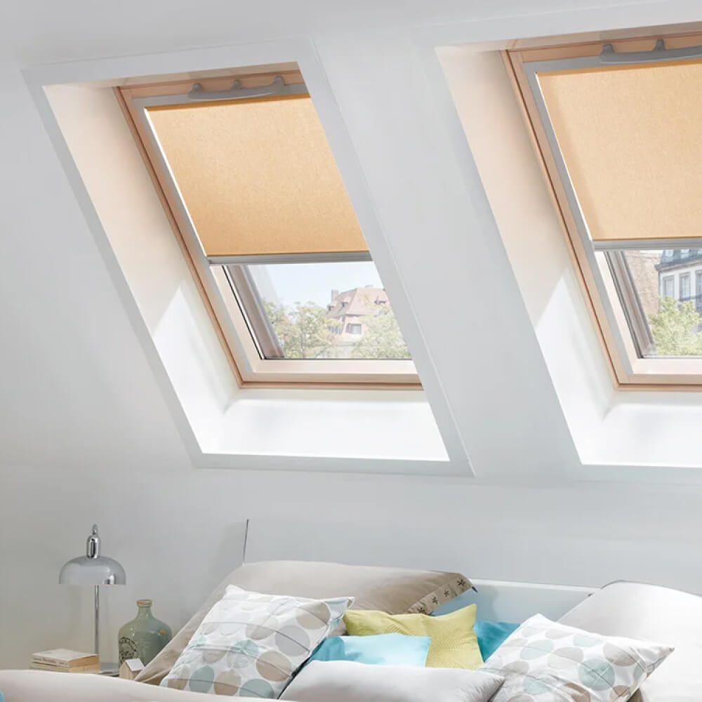 Roto Q4 con estor interior