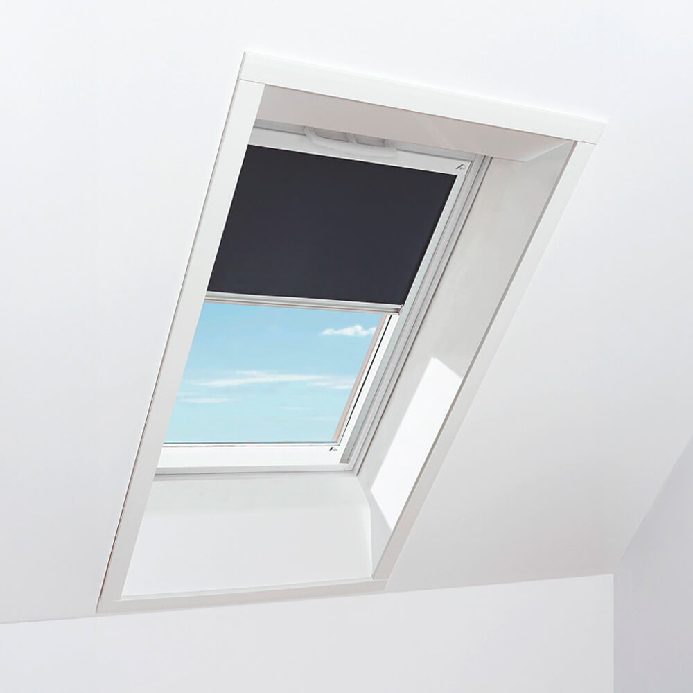 Ventana Roto Q4 de PVC con estor interior opaco