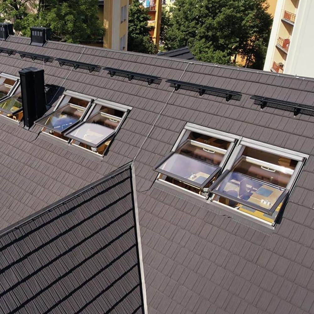 Instalación de la ventana Roto Q4 de PVC en el techo