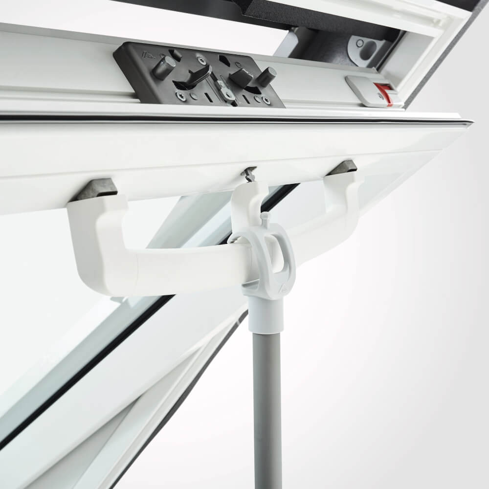 Ventana Roto Q4 de PVC con barra telescópica