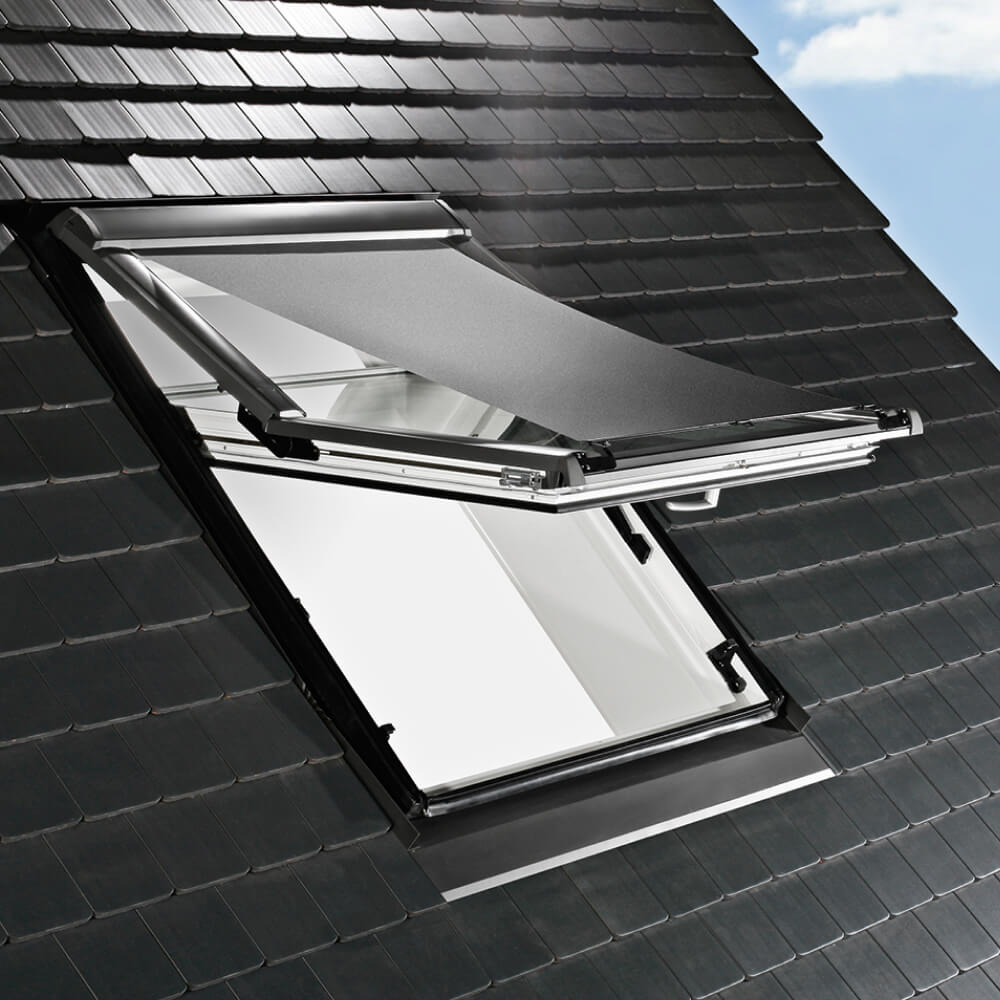 Ventana de techo Roto R8 de PVC con toldo