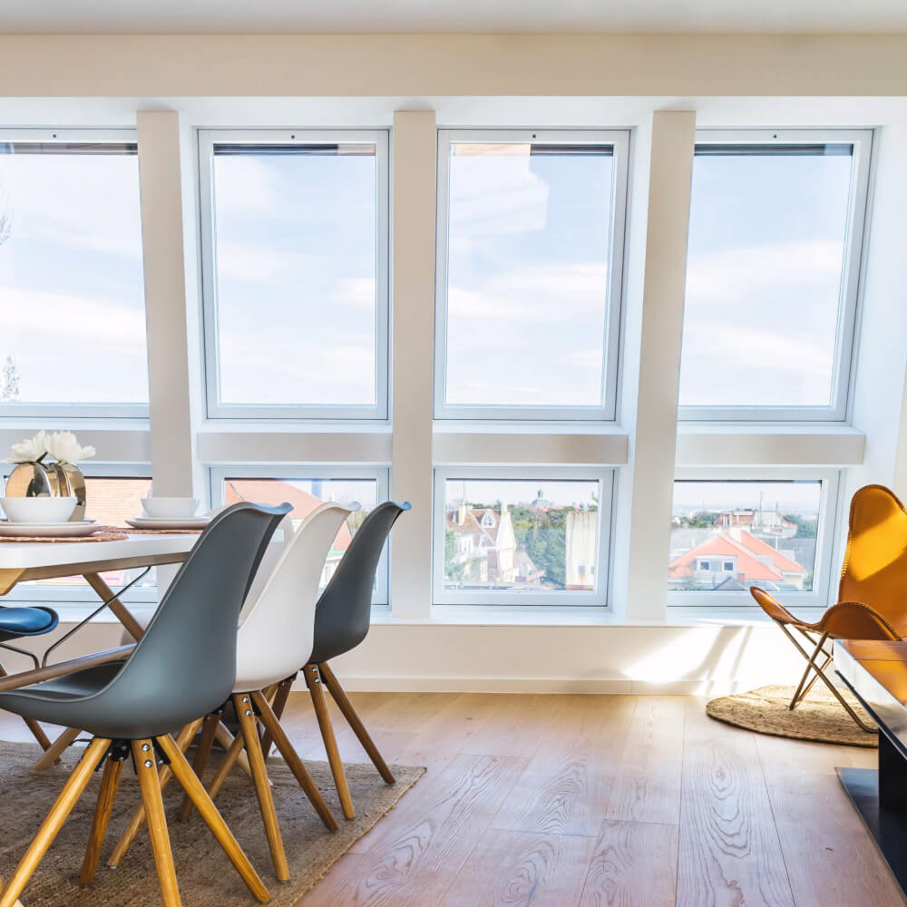 Ventana de techo Roto R8 de PVC para instalación