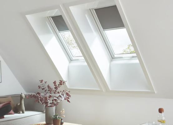 Ventana de techo con cortina interior